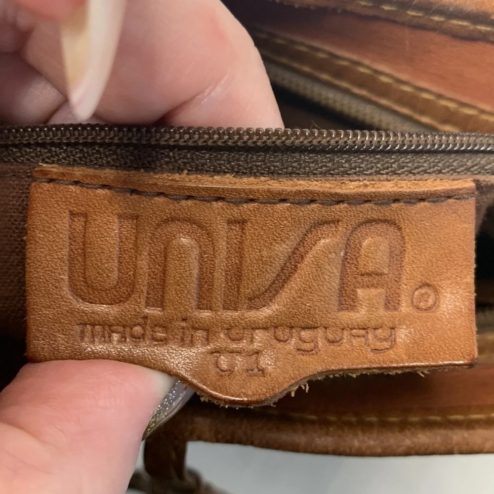 UNSIA MADE IN URUGUAY leather bucket style zip top bag
